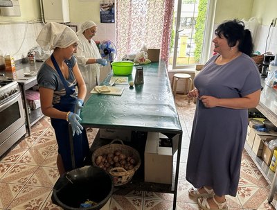 З початку повномасштаної війни прихистили понад 2700 людей: як в Ужгороді працює шелтер для переселенців З початку повномасштаної війни прихистили понад 2700 людей: як в Ужгороді працює шелтер для переселенців