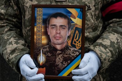 В Ужгороді попрощалися із полеглим захисником Сергієм Подвичем В Ужгороді попрощалися із полеглим захисником Сергієм Подвичем