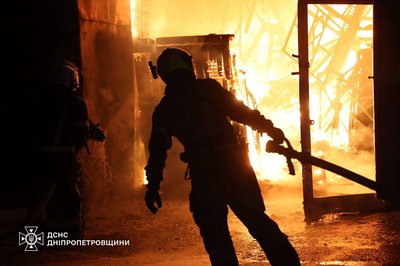Пожежа через удар по Дніпру, обстріли 2 громад, атака на інфраструктуру: як на Дніпропетровщині минула ніч на 31 жовтня Пожежа через удар по Дніпру, обстріли 2 громад, атака на інфраструктуру: як на Дніпропетровщині минула ніч на 31 жовтня