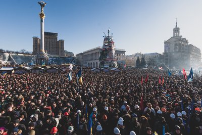 Від Вифлеємської зірки до українського герба: як змінювалася верхівка різдвяної ялинки в Україні Від Вифлеємської зірки до українського герба: як змінювалася верхівка різдвяної ялинки в Україні