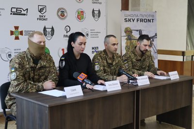 В Ужгороді відкрили школу операторів БпЛА "SKY FRONT": готуватимуть і військових, і цивільних В Ужгороді відкрили школу операторів БпЛА "SKY FRONT": готуватимуть і військових, і цивільних