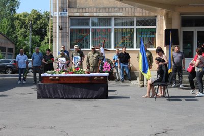 У Тальному відбулося прощання із загиблим військовим