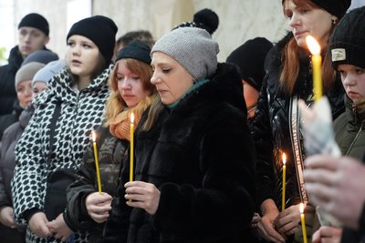 "Дуже добра пара була": у Запоріжжі попрощались з 18-річними Софією Осадчою та Степаном Штиком, котрих вбив дрон РФ "Дуже добра пара була": у Запоріжжі попрощались з 18-річними Софією Осадчою та Степаном Штиком, котрих вбив дрон РФ