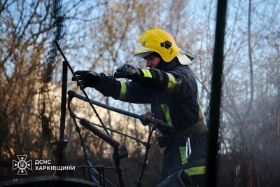 Безпілотник влучив у садове товариство на Салтівці у Харкові, сталася пожежа Безпілотник влучив у садове товариство на Салтівці у Харкові, сталася пожежа
