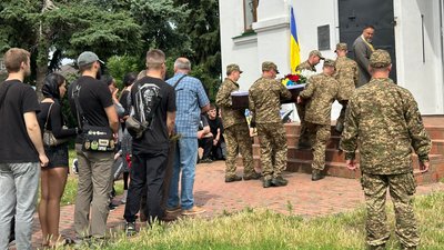 Сімох захисників провели в останню путь на Чернігівщині 18 липня Сімох захисників провели в останню путь на Чернігівщині 18 липня