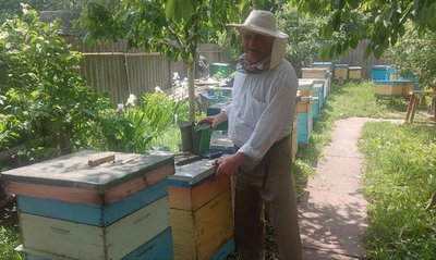 Олександр Харченко має професійну освіту бджоляра Олександр Харченко має професійну освіту бджоляра
