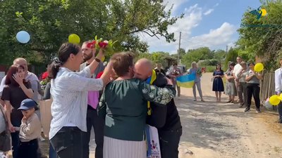 Після півтора року полону оборонець Євгеній Горбатюк повернувся додому на Вінниччину Після півтора року полону оборонець Євгеній Горбатюк повернувся додому на Вінниччину
