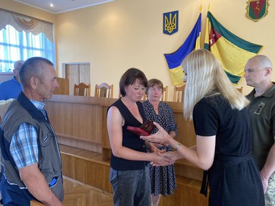 Ордени "За мужність" III ступеня вручили родинам дев'яти загиблих військових на Рівненщині Ордени "За мужність" III ступеня вручили родинам дев'яти загиблих військових на Рівненщині