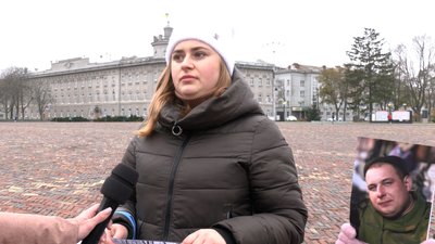 "Найтяжче – очікування, тому що воно вбиває": у Чернігові провели акцію на підтримку військових 32-ї бригади "Найтяжче – очікування, тому що воно вбиває": у Чернігові провели акцію на підтримку військових 32-ї бригади