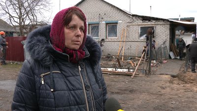 "Посікло йому обличчя, мені розірвало долоню": що розповідають місцеві жителі про дронову атаку РФ по Ніжинському району "Посікло йому обличчя, мені розірвало долоню": що розповідають місцеві жителі про дронову атаку РФ по Ніжинському району