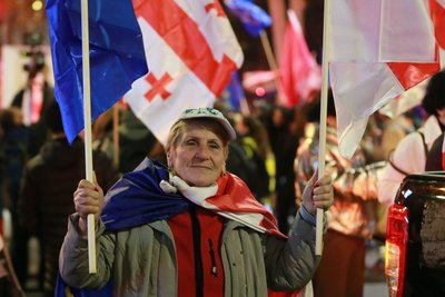 У Тбілісі масові протести на річницю призупинення євроінтеграції У Тбілісі масові протести на річницю призупинення євроінтеграції