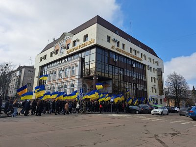 Протест студентів у Житомирі: студенти Поліського університету збираються на пікет у Київ Протест студентів у Житомирі: студенти Поліського університету збираються на пікет у Київ