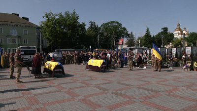 Загинули в бою на Донеччині: попрощалися із військовими Олександром Шворобом та Євгенієм Колодою у Рівному Загинули в бою на Донеччині: попрощалися із військовими Олександром Шворобом та Євгенієм Колодою у Рівному