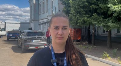 «Стріляють і вдень, і вночі — немає спокою». Що розповідають евакуйовані з прифронтових громад Дніпропетровщини