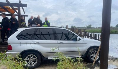 Є загибла: на Черкащині автомобіль з'їхав у річку Є загибла: на Черкащині автомобіль з'їхав у річку