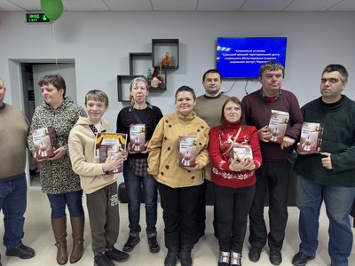 "Він тут знайшов сенс свого життя": як в Сумах залучають до творчості людей з інвалідністю "Він тут знайшов сенс свого життя": як в Сумах залучають до творчості людей з інвалідністю