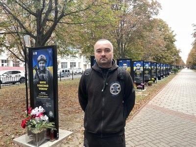 У Полтаві влаштували хвилину мовчання до Дня захисників і захисниць У Полтаві влаштували хвилину мовчання до Дня захисників і захисниць