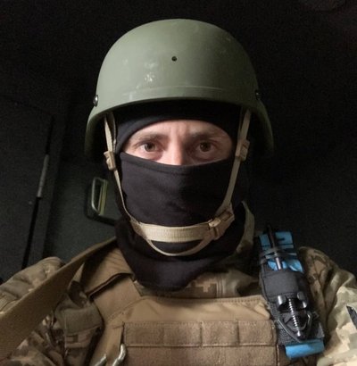 Осколок міни влучив у рацію. Боєць тероборони розповів про бойовий епізод при обороні Луганщини Осколок міни влучив у рацію. Боєць тероборони розповів про бойовий епізод при обороні Луганщини