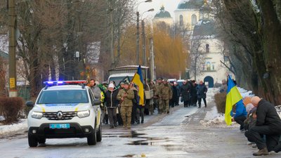 На Чернігівщині попрощалися з Олександром Антоненком, Сергієм Морозом та Олександром Мовпаном, які загинули на фронті На Чернігівщині попрощалися з Олександром Антоненком, Сергієм Морозом та Олександром Мовпаном, які загинули на фронті