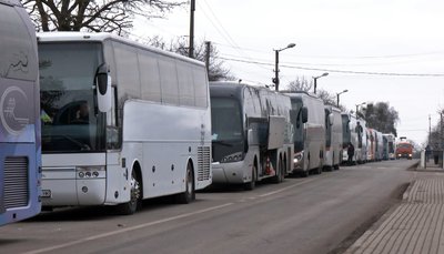 "Автобуси стоять по 20 годин": на ПП "Устилуг" на Волині — передріздвяні черги. Що кажуть водії та пасажири "Автобуси стоять по 20 годин": на ПП "Устилуг" на Волині — передріздвяні черги. Що кажуть водії та пасажири