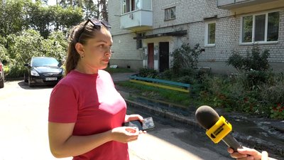 У Житомирі тиждень витікають нечистоти на подвір’я багатоповерхівки У Житомирі тиждень витікають нечистоти на подвір’я багатоповерхівки
