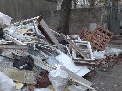 Який вигляд має Дніпро у тисячний день повномасштабної війни: фоторепортаж Який вигляд має Дніпро у тисячний день повномасштабної війни: фоторепортаж