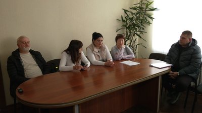 У Чернігові через будівництво провалилась частина парковки біля сусіднього будинку У Чернігові через будівництво провалилась частина парковки біля сусіднього будинку