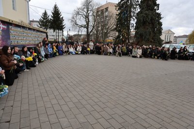 У Луцьку попрощалися з загиблим на Луганщині 31-річним військовим Артемом Павлюком У Луцьку попрощалися з загиблим на Луганщині 31-річним військовим Артемом Павлюком