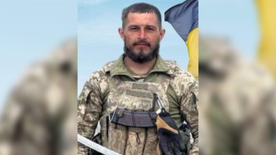 На Чернігівщині поховали трьох бійців ЗСУ, які боронили Україну На Чернігівщині поховали трьох бійців ЗСУ, які боронили Україну