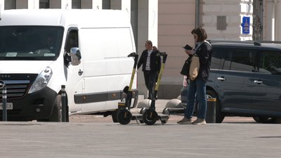 У Житомирі після випадку збиття дитини самокатом хочуть запровадити штрафи для порушників У Житомирі після випадку збиття дитини самокатом хочуть запровадити штрафи для порушників