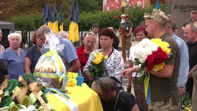 «Треба боротись за наші сім'ї»: з військовим Віктором Токарчуком попрощалися у Рівному «Треба боротись за наші сім'ї»: з військовим Віктором Токарчуком попрощалися у Рівному