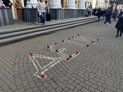 Роковини удару по драмтеатру в Маріуполі. Головні новини Донецької та Луганської областей 16 березня 2026 року Роковини удару по драмтеатру в Маріуполі. Головні новини Донецької та Луганської областей 16 березня 2026 року