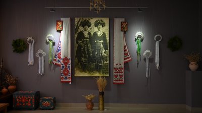"Змінюється світ, а традиції — незмінні": у Черкасах відкрили виставку воскових віночків "Змінюється світ, а традиції — незмінні": у Черкасах відкрили виставку воскових віночків