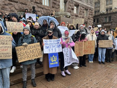 "Гроші на ЗСУ". Мітингувальники під КМДА вимагають збільшити фінансування військових "Гроші на ЗСУ". Мітингувальники під КМДА вимагають збільшити фінансування військових
