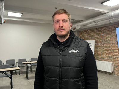 Голови Тернопільського обласного осередку ГО "Захист держави" Віталій Мариновський, Тернопіль, січень 2026 року Голови Тернопільського обласного осередку ГО "Захист держави" Віталій Мариновський, Тернопіль, січень 2026 року