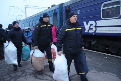 На Житомирщину евакуаційним потягом приїхали ще 58 вимушених переселенців з Донеччини На Житомирщину евакуаційним потягом приїхали ще 58 вимушених переселенців з Донеччини