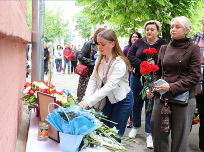 У Полтаві відкрили меморіальну дошку військовому Артему Негребецькому У Полтаві відкрили меморіальну дошку військовому Артему Негребецькому