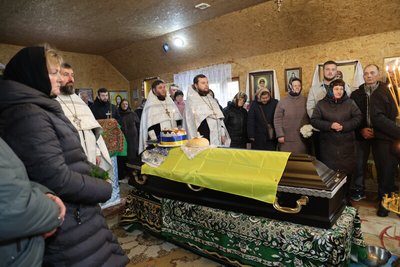 В Луцькій громаді попрощалися з 24-річним солдатом Миколою Ясенюком В Луцькій громаді попрощалися з 24-річним солдатом Миколою Ясенюком