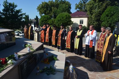 Білобожниця, поминальна панахида, меморіальні дошки Білобожниця, поминальна панахида, меморіальні дошки