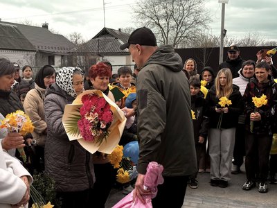 У Паланці зустріли звільненого з полону захисника У Паланці зустріли звільненого з полону захисника