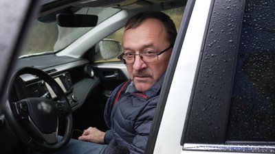Другу добу без світла, у чергах та під звуки генераторів: як живе Славутич, який повністю залежить від електроенергії Другу добу без світла, у чергах та під звуки генераторів: як живе Славутич, який повністю залежить від електроенергії