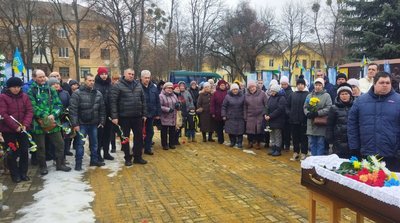 У місті на Черкащині попрощались з військовослужбовцем У місті на Черкащині попрощались з військовослужбовцем