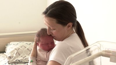 Дівчинка вагою понад 5 кг народилася у Рівному. Що розповіли матір та лікарі Дівчинка вагою понад 5 кг народилася у Рівному. Що розповіли матір та лікарі