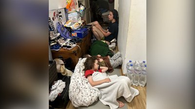 "Мої діти — воїни": історія родини зі Львова, яка врятувалася з будинку, куди влучила ракета "Мої діти — воїни": історія родини зі Львова, яка врятувалася з будинку, куди влучила ракета