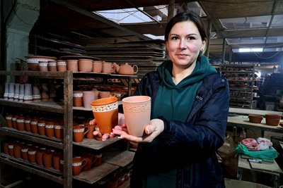 "Щоб не втратити традицію". Молочена кераміка зі Слов’янська стала нематеріальною культурною спадщиною Донеччини "Щоб не втратити традицію". Молочена кераміка зі Слов’янська стала нематеріальною культурною спадщиною Донеччини