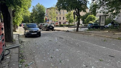 Атака РФ, уламки, дорога