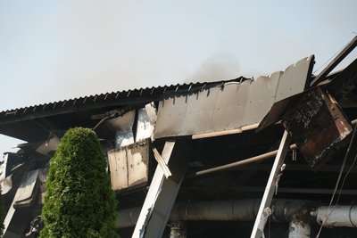 Двоє загиблих, 11 поранених: наслідки авіаудару по підприємству в Сумах Двоє загиблих, 11 поранених: наслідки авіаудару по підприємству в Сумах
