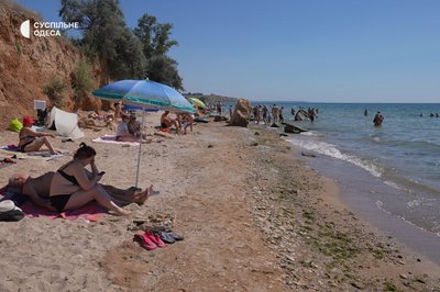«І страшно, і не страшно водночас»: як у Південному відпочивають на стихійних пляжах «І страшно, і не страшно водночас»: як у Південному відпочивають на стихійних пляжах