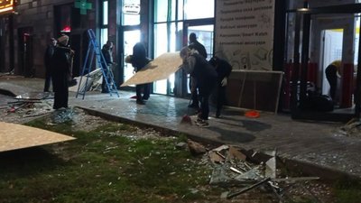 "Стався вибух – все завалилося, мене привалило стелажем": очевидці про наслідки вечірньої атаки РФ на Запоріжжя "Стався вибух – все завалилося, мене привалило стелажем": очевидці про наслідки вечірньої атаки РФ на Запоріжжя