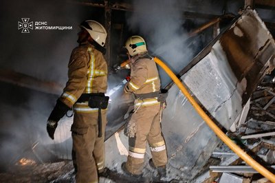 Війська РФ завдали удару по Житомирщині, на місцях влучань виникли пожежі Війська РФ завдали удару по Житомирщині, на місцях влучань виникли пожежі